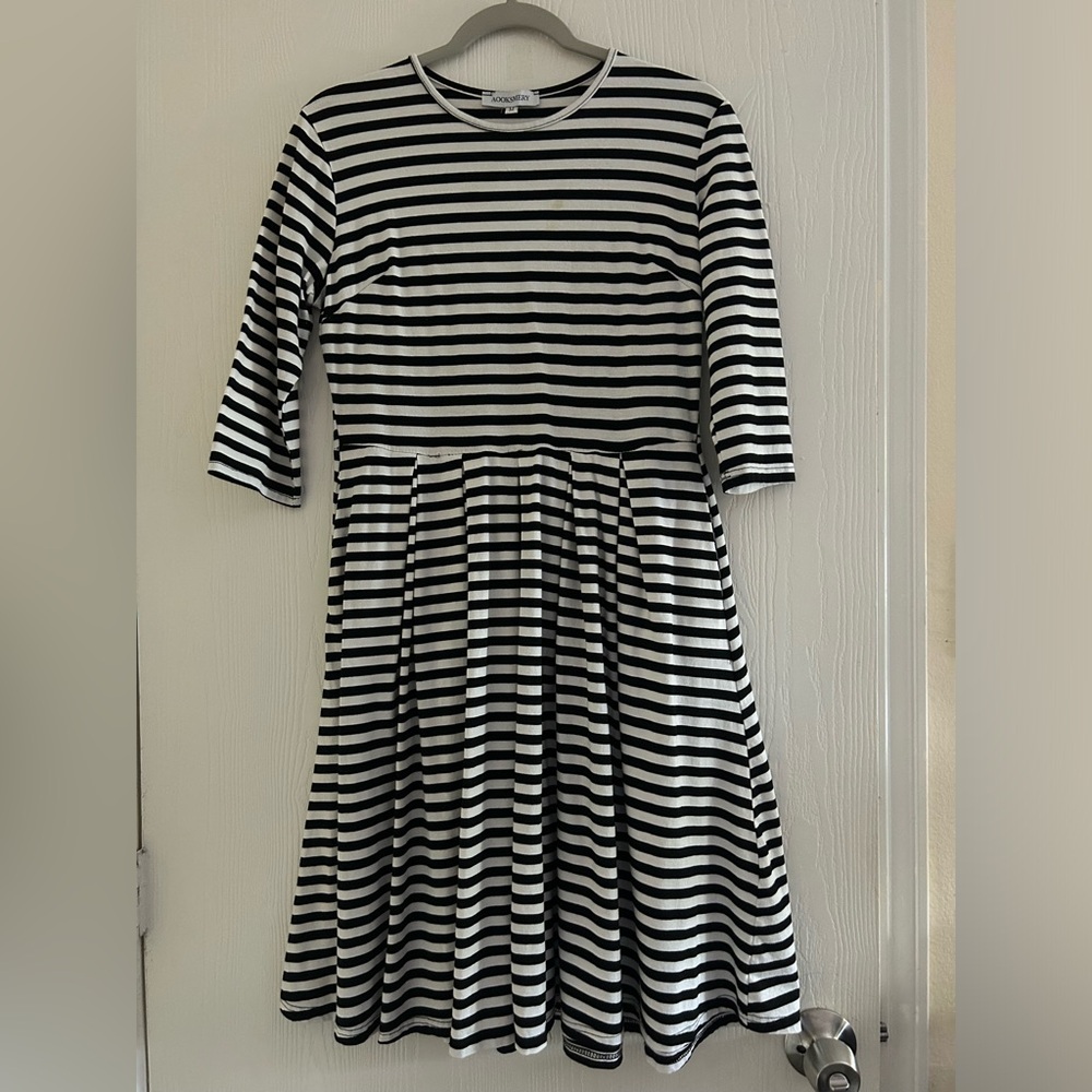 Black and white stripes dress with pockets